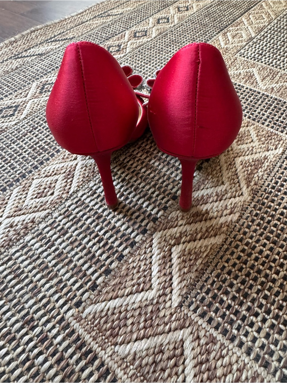 BETSEY JOHNSON Red Satin Peep Toe Heels w/ Crystal Bow Size 8.5 - Picture 3 of 6